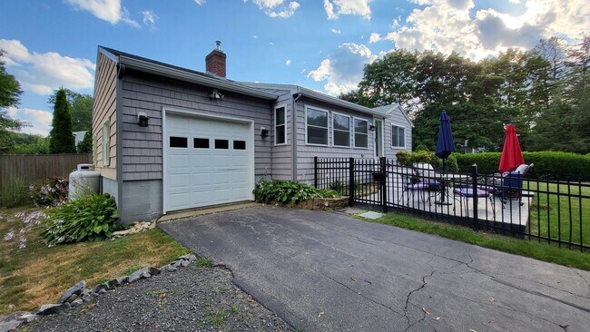 Foto del edificio - 47 Bourne Ave