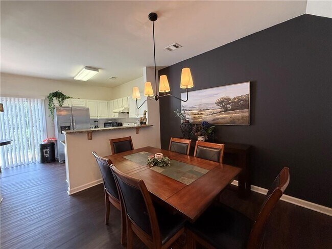 Foto del edificio - 1524 Cove Creek Cir