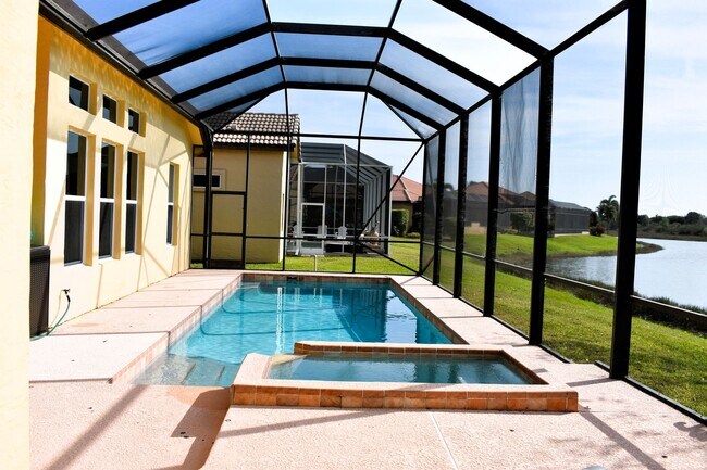 Building Photo - 895 SW Grand Reserves Blvd