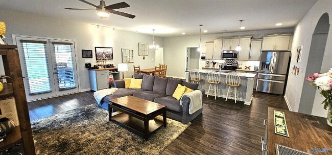 Building Photo - 332 Fenrose Dr