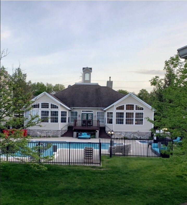 Primary Photo - 249 Marcliffe Dr S