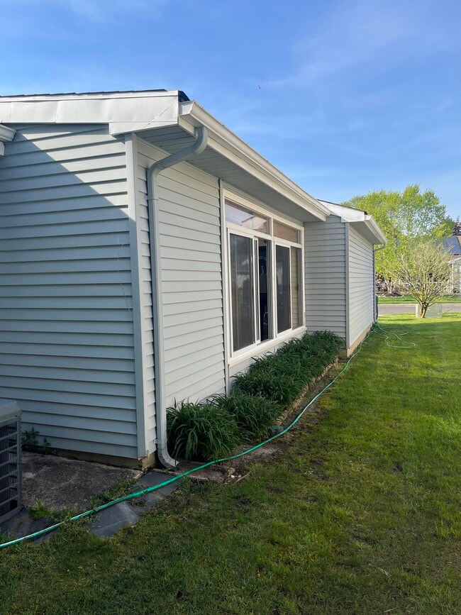 Building Photo - 17 Thornbury Pl