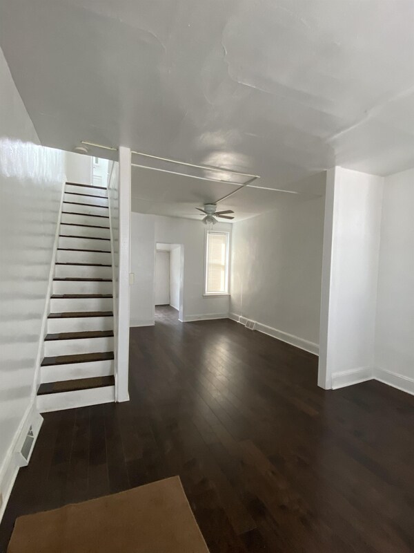 Building Photo - 3051 Tulip St