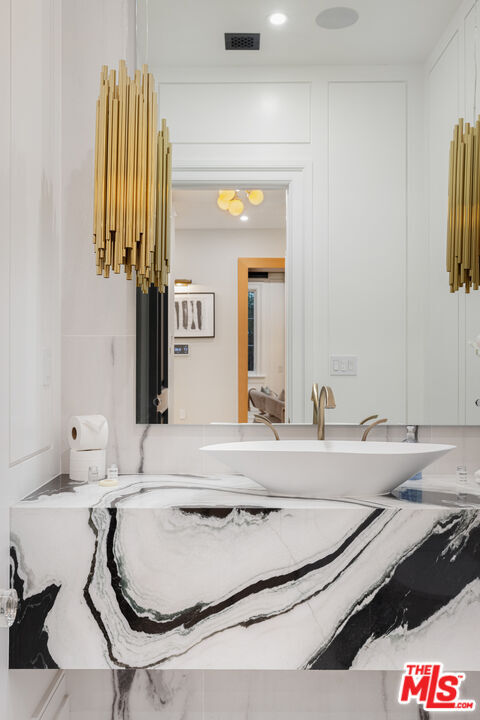 Foto del edificio - 806 N Gardner St