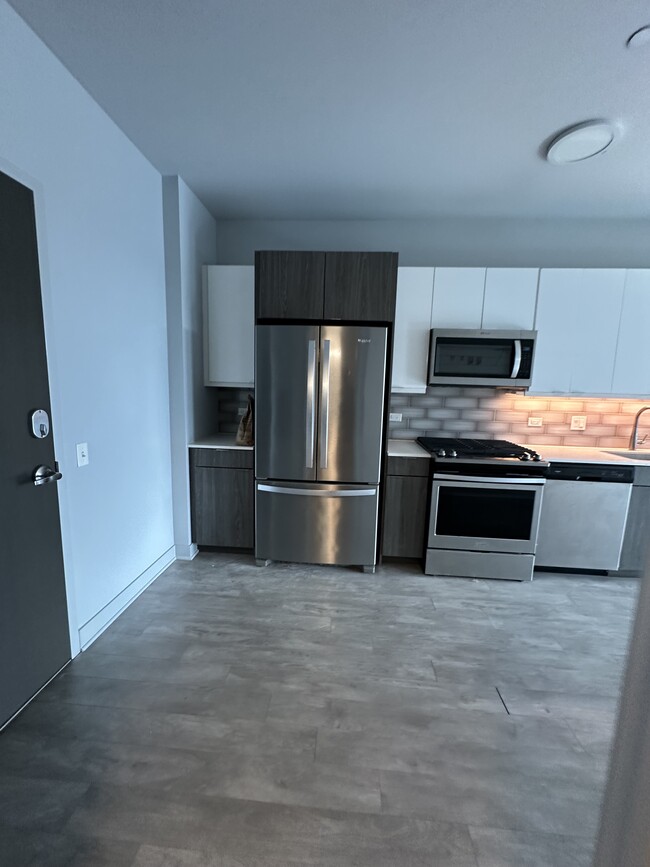 Building Photo - 1025 W Addison St