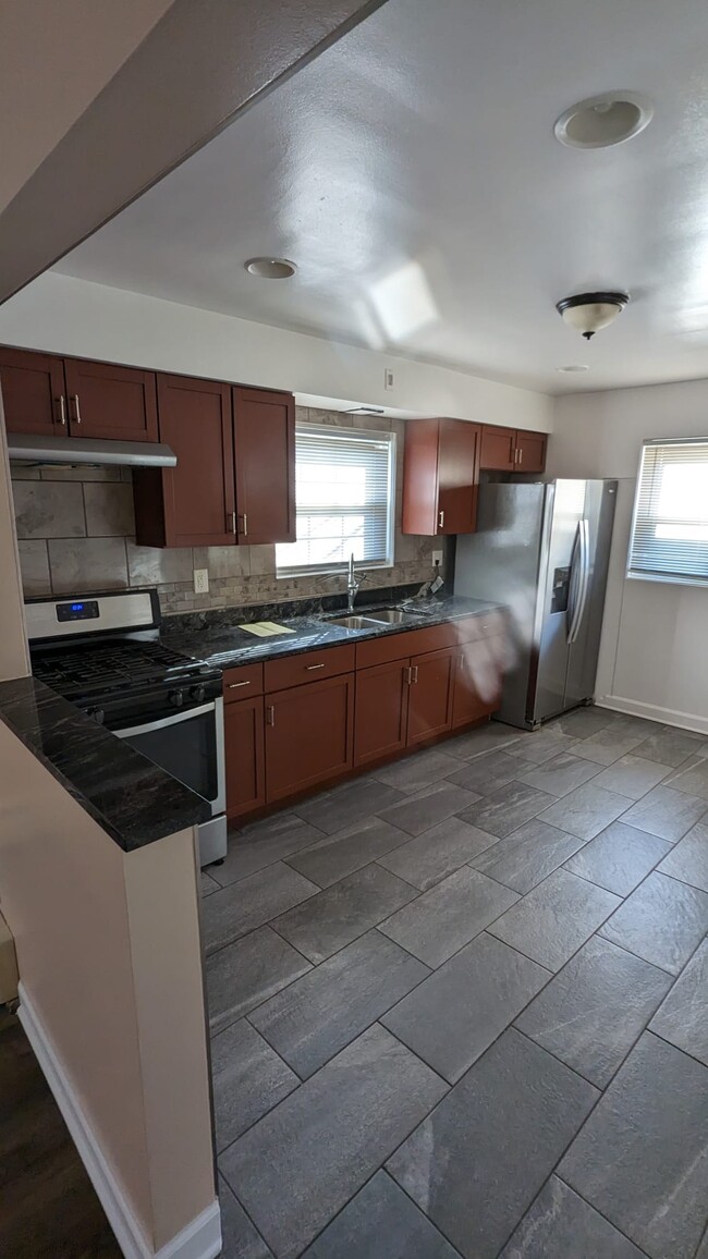 Kitchen - 379 Mackinaw Ave