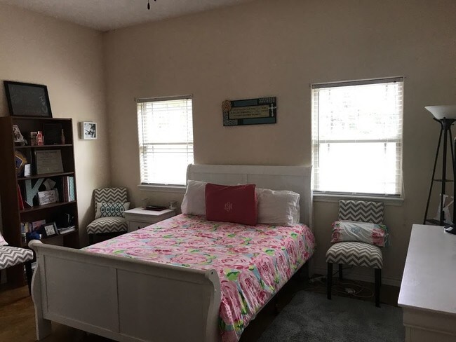 Interior Photo - 3937 Riverside Pky