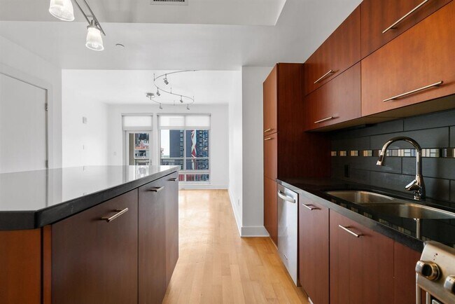 Building Photo - 603 Davis St