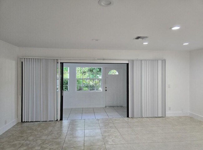 Foto del edificio - 2579 Bessie St