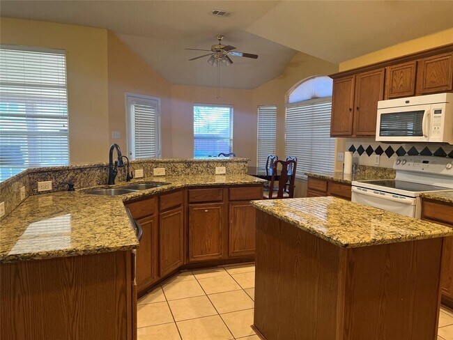 Building Photo - 3773 Menard Dr