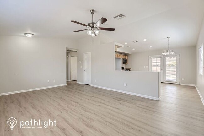 Building Photo - 5315 W Mauna Loa Ln