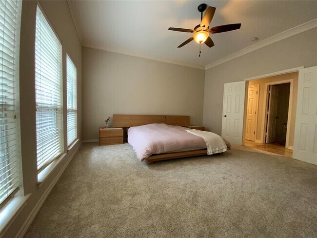 Foto del edificio - 6213 Park Meadow Ln