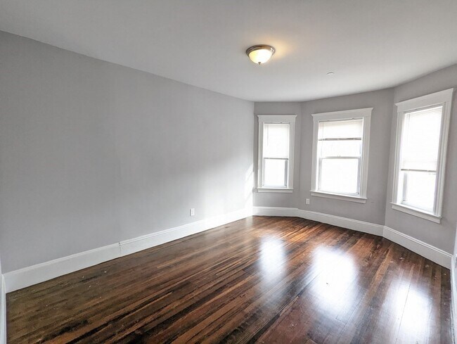 Building Photo - 141 Boston St