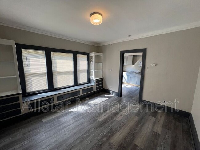Building Photo - 3638 E 149th St