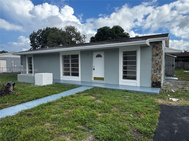 Foto del edificio - 4254 NW 201st St