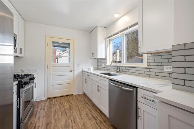 Building Photo - 580 Ivy Ct