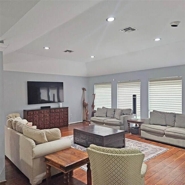 Building Photo - 15622 Whitewater Ln
