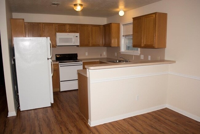 Building Photo - 1210 webhollow