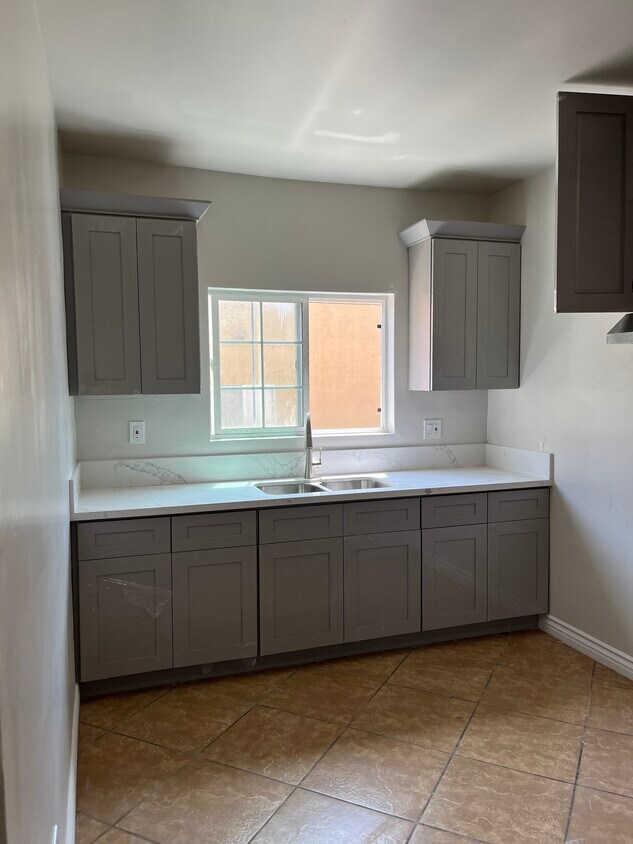 Foto principal - 1012 N Ditman Ave