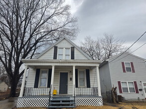 Building Photo - 1506 S Arago St