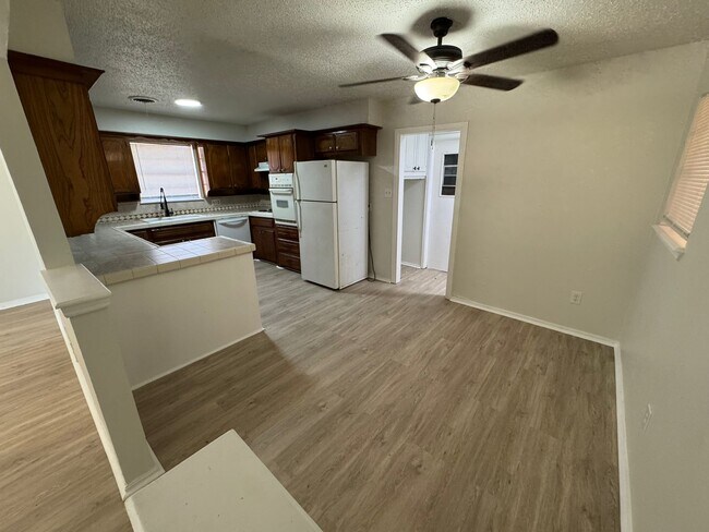 Foto del edificio - 2410 NW Saxon Cir