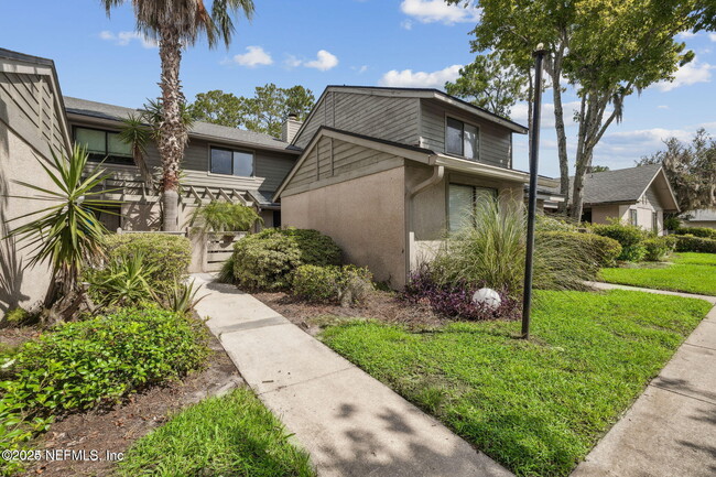 Foto del edificio - 7701 Baymeadows Cir W