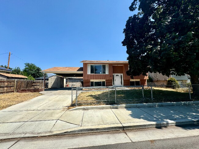 Building Photo - 8881 S 400 E