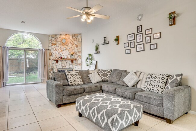 Building Photo - 3812 Tallcott Dr