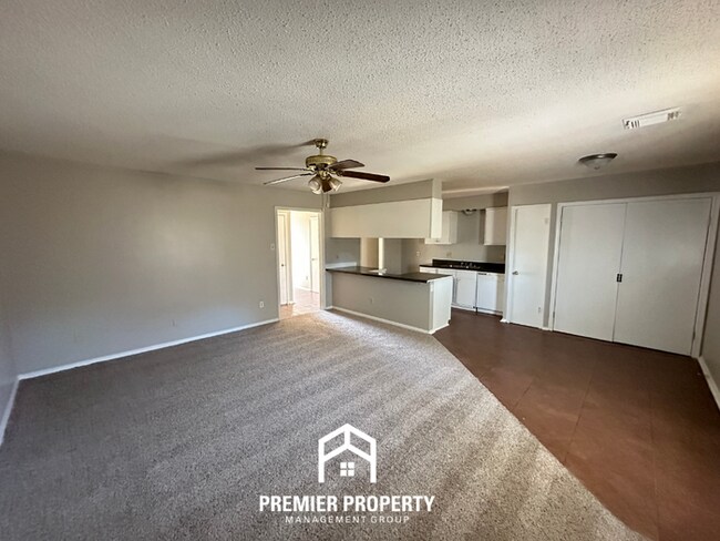 Foto del edificio - Charming 3BR Memphis Home with Garage, Open Kitchen & Fenced Backyard