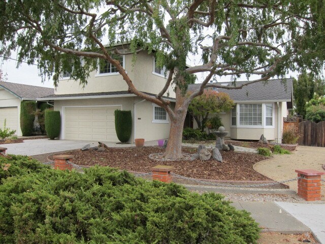 Foto principal - Large Cupertino Home