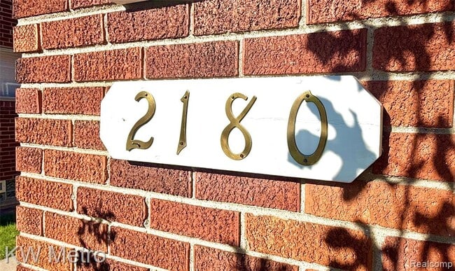 Foto del edificio - 2180 Vernier Rd