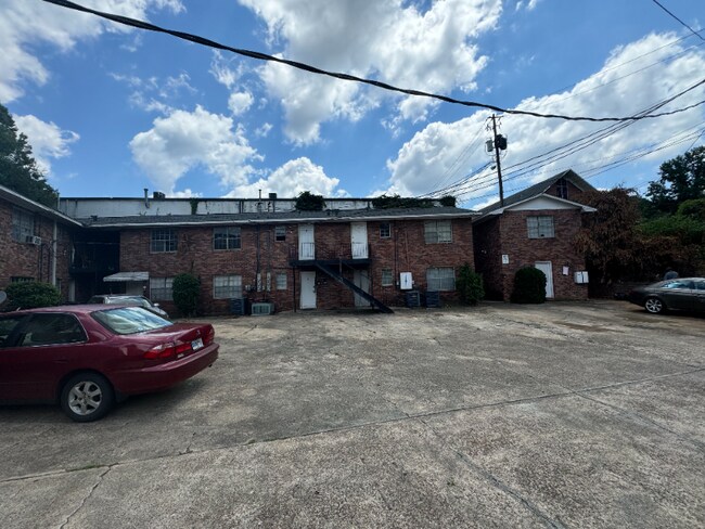 Building Photo - 2220 Ticknor Dr