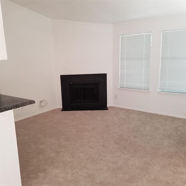 Foto del edificio - 7111 E Hwy 290