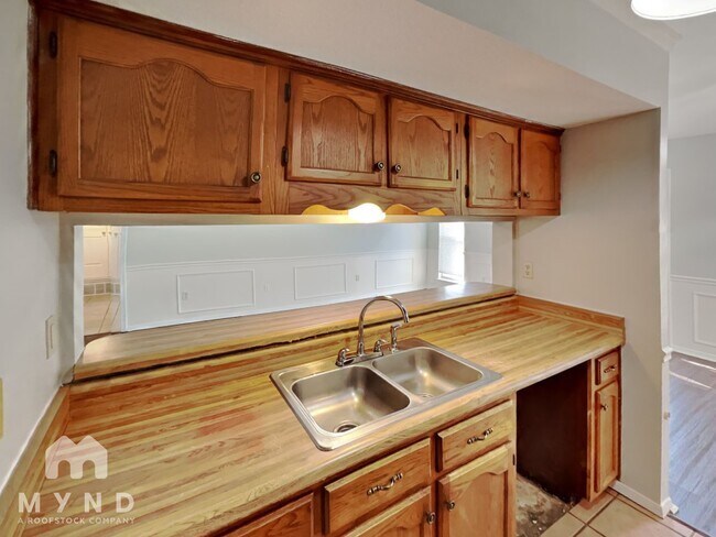 Building Photo - 3405 Laurelwood Dr