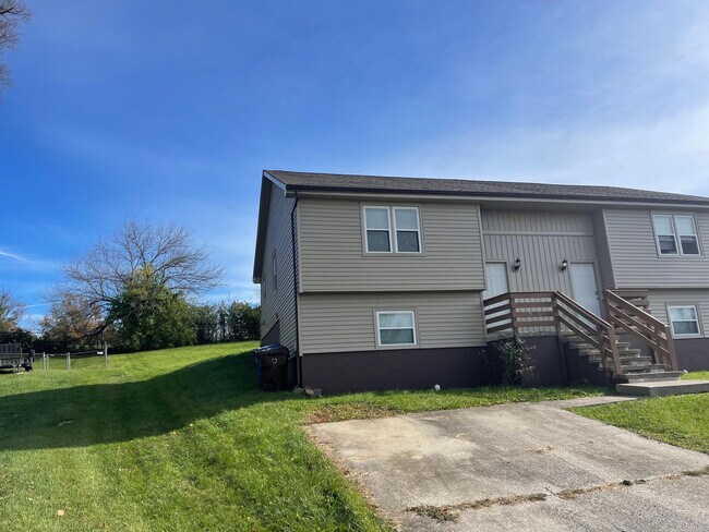 Building Photo - 509 Country Club Ct
