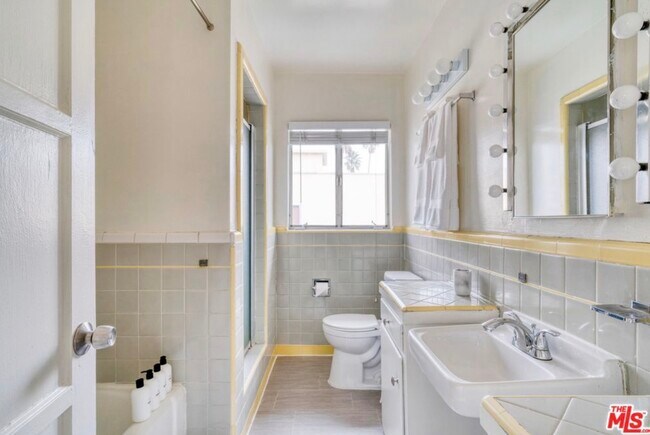 Foto del edificio - 8420 1/2 Fountain Ave