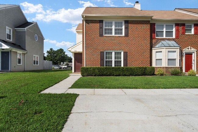 Building Photo - Yorktown Living
