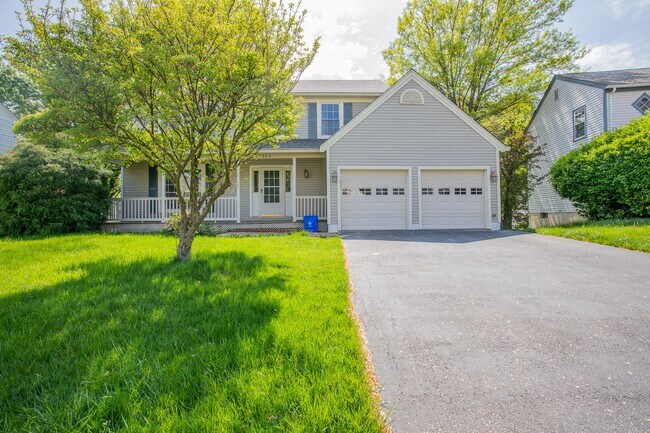 Building Photo - Beautiful 4 BR/2 Full BA & 2 Half BA Singl...