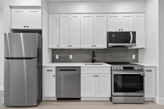 Building Photo - 10 Market St