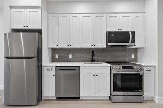 Building Photo - 10 Market St