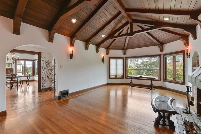 Foto del edificio - 141 Junipero Serra Blvd