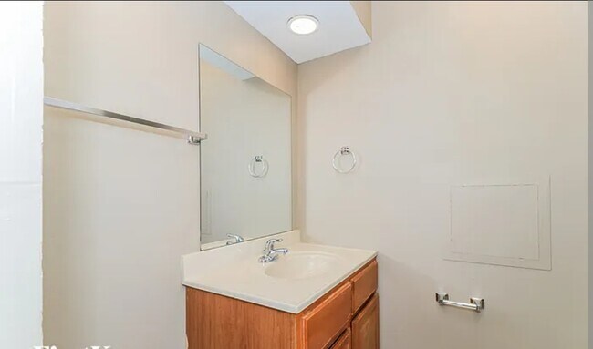 Building Photo - 6710 Foxshire Dr