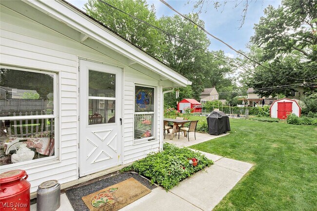Foto del edificio - 8279 Westmoor Rd