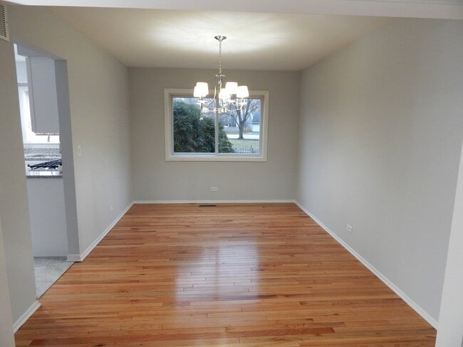 Building Photo - 2812 Springdale Cir