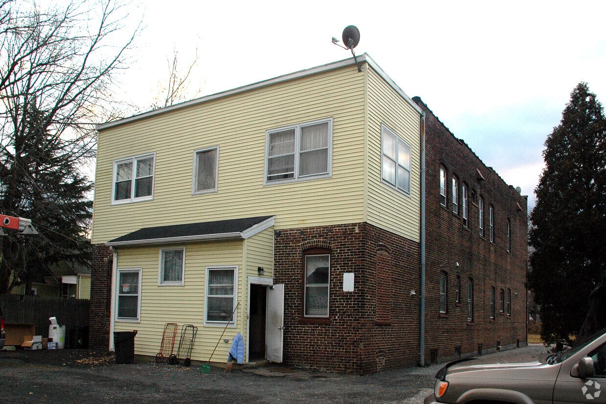 Building Photo - 121 Linden Ave