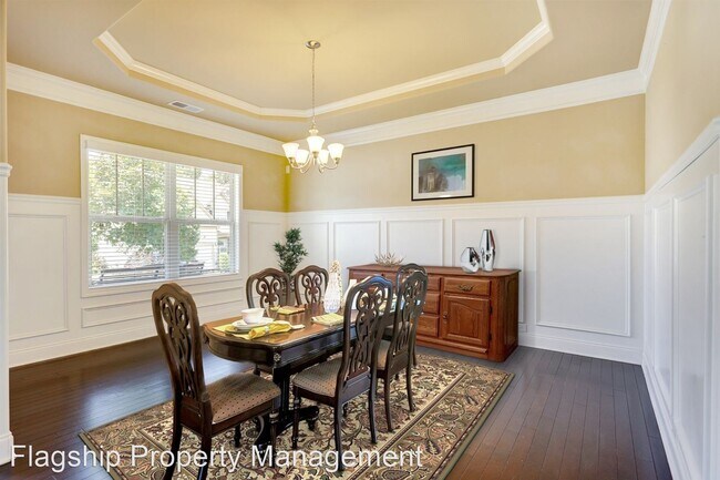 Building Photo - 4 br, 2.5 bath House - 330 Bridge Crossing