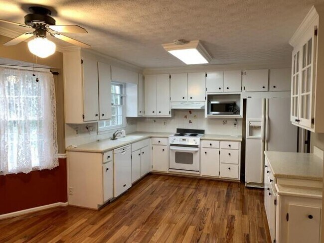 Building Photo - 3 bedroom in Marietta GA 30062