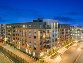 Building Photo - Hanover Everett