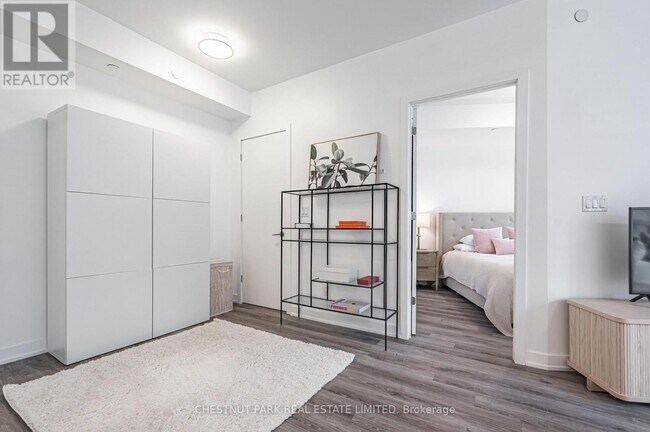 Building Photo - 50-550 Bruyeres Mews