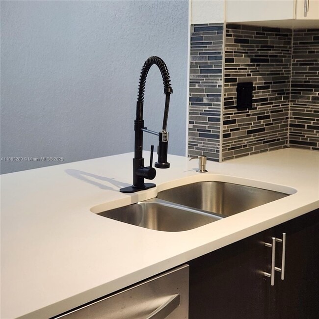 Photo - 2941 Riverside Dr House